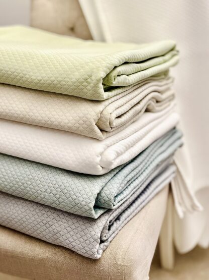 THROWS - 170x270cm  DIFFERENT COLORS - Image 3