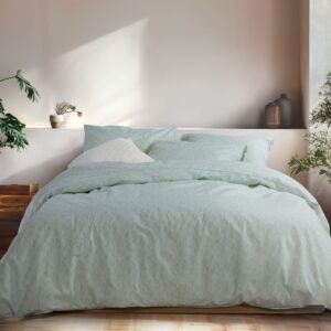 Queen size duvet cover set Josefine in cotton percale, includes duvet cover and matching pillowcases, designed for a coordinated bedroom look.