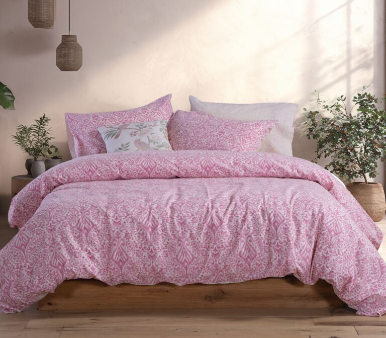King size fitted sheet set Jetrix from Smart Line Collection in cotton, includes top sheet, fitted sheet and pillowcases for everyday comfort.