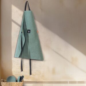 Lorin kitchen apron with a practical design for cooking, baking, and everyday kitchen use.