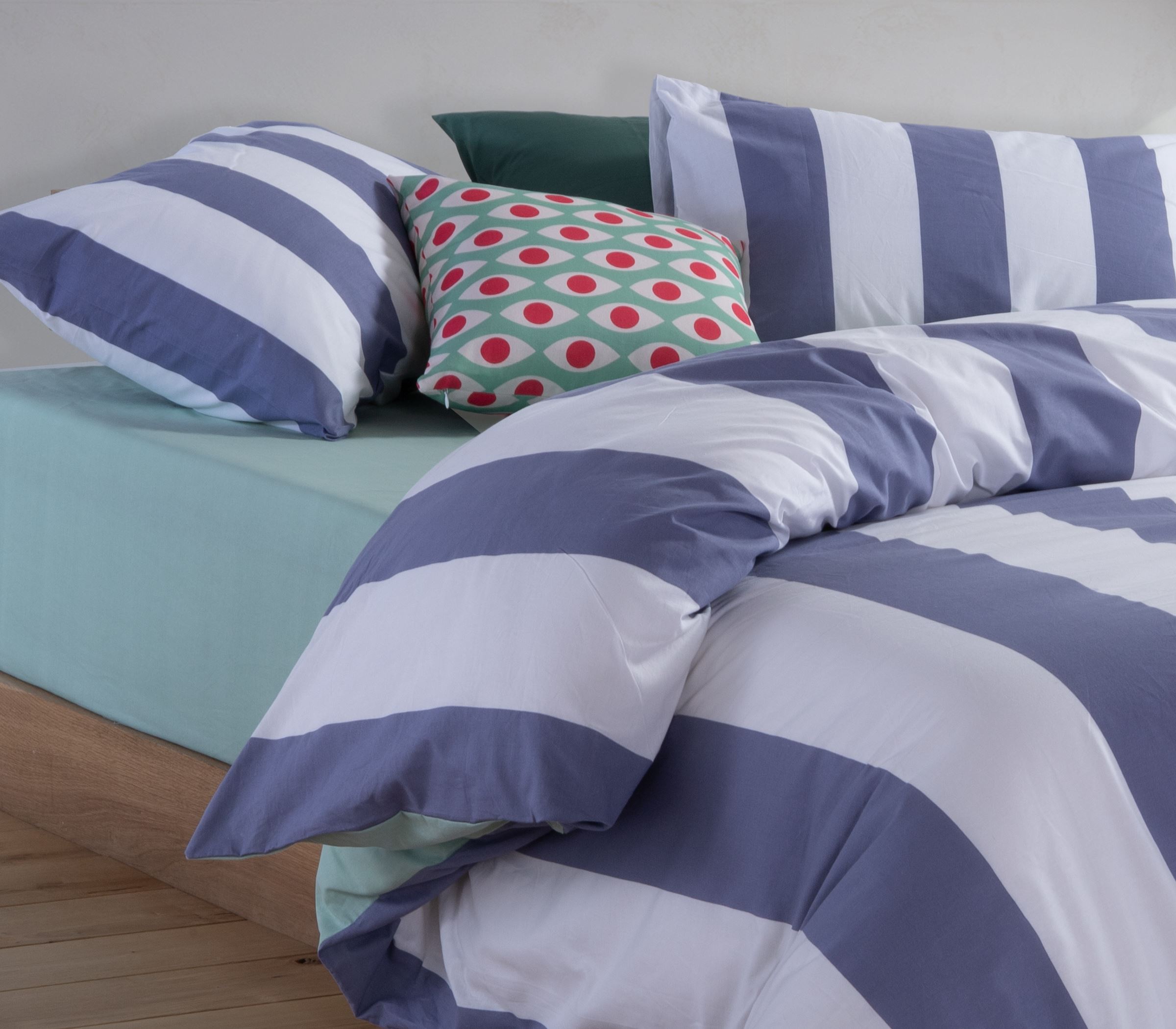 Casual Vertia cotton bedsheet set featuring a modern geometric pattern in contemporary colours.